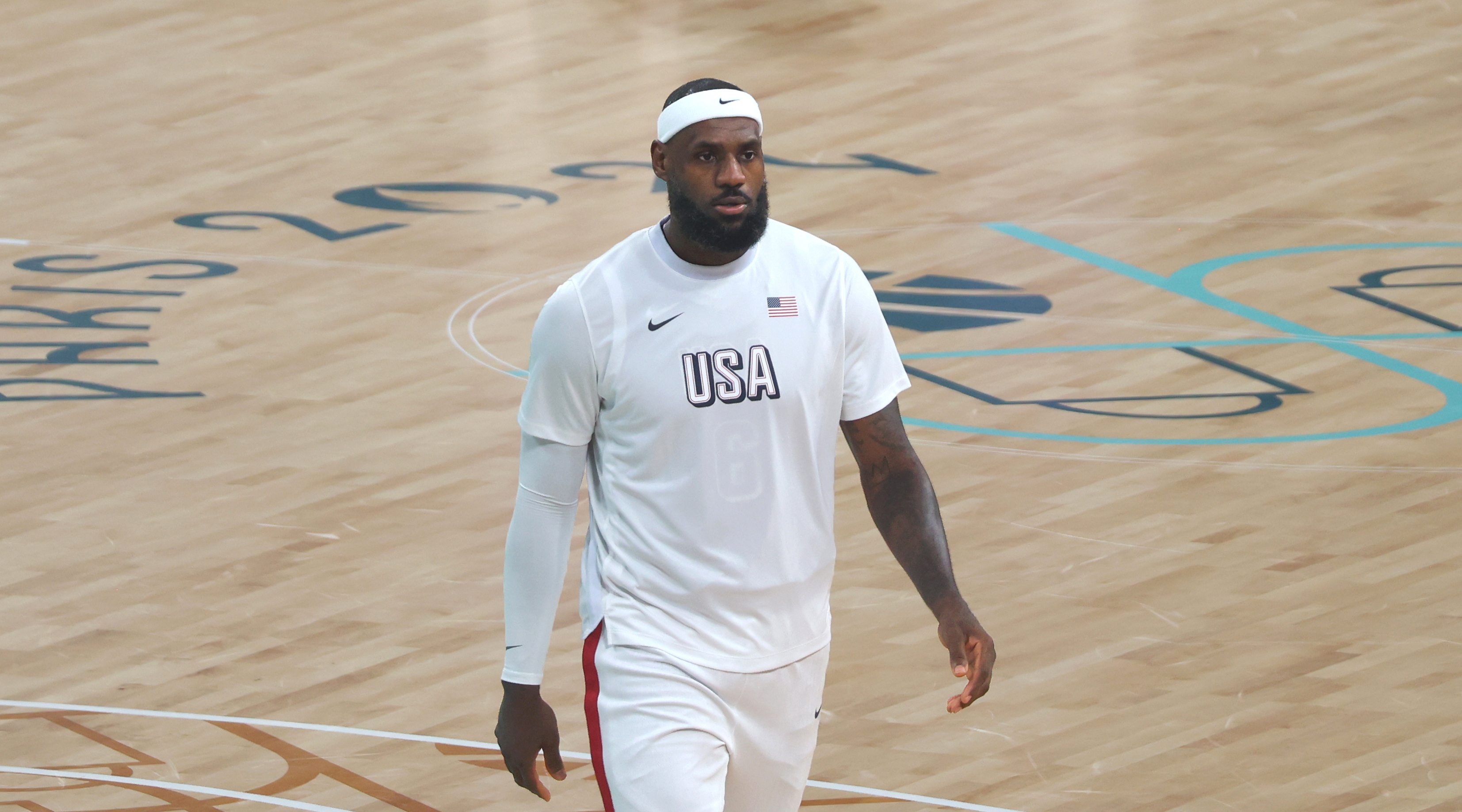 LeBron James bate novo recorde histórico nos playoffs